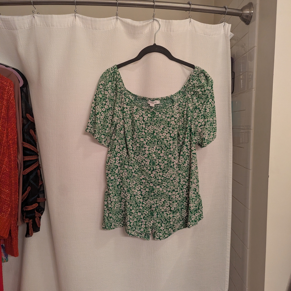 Beachlunchlounge Puff Sleeve Ruffled Blouse in White and Green
